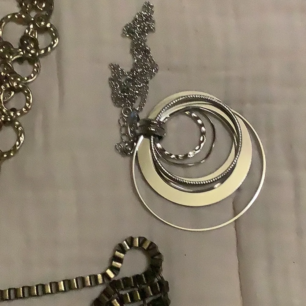 Assorted Metallic Jewelry Collection - Picture 6 of 6